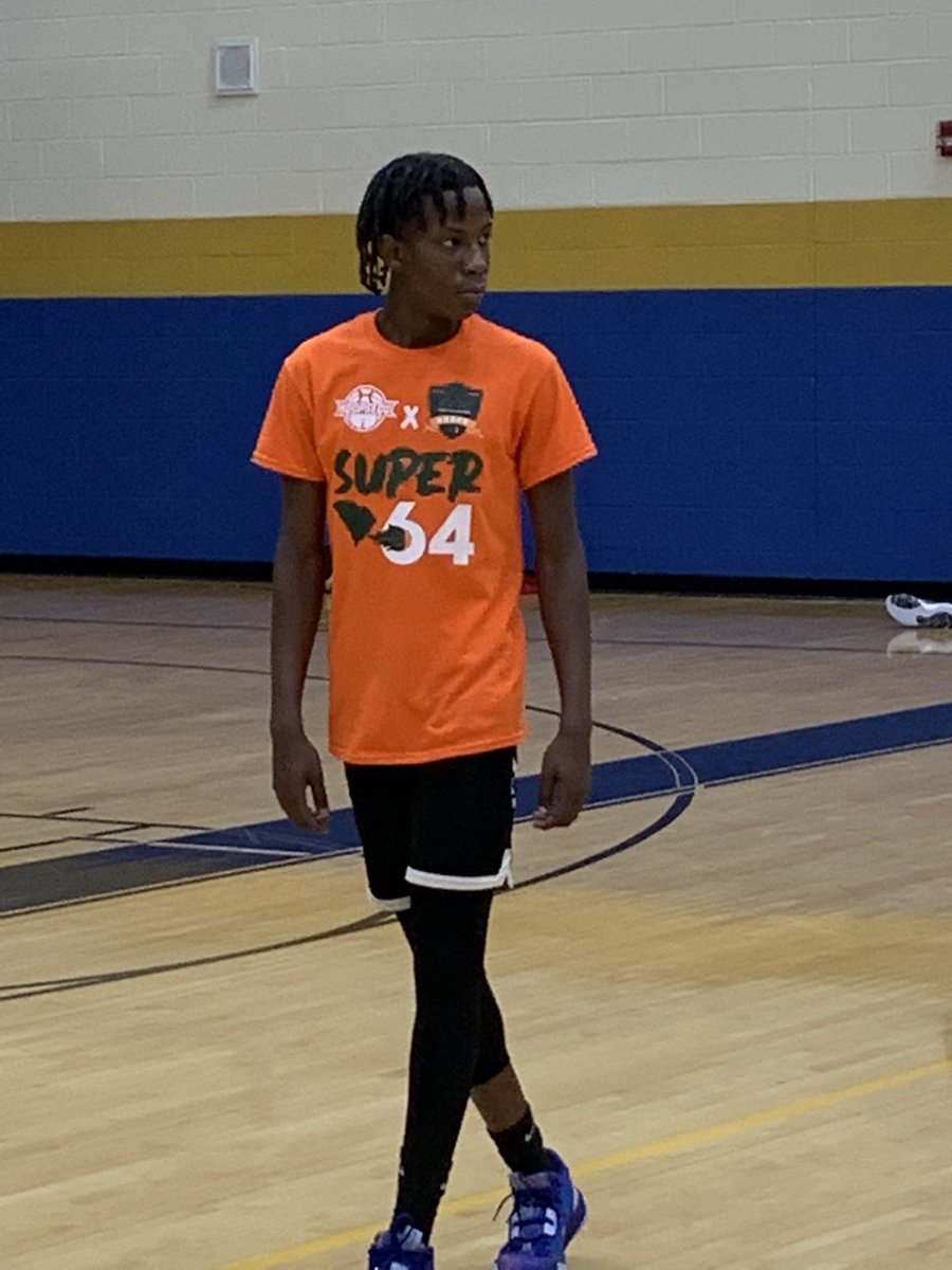 SavageHoopsSC's tweet image. 2027 Kobe Simms (Leavelle MCCampbell) active defender that gets into the passing lanes. Good size &amp;amp; good feel for the game @Epic_Hoops