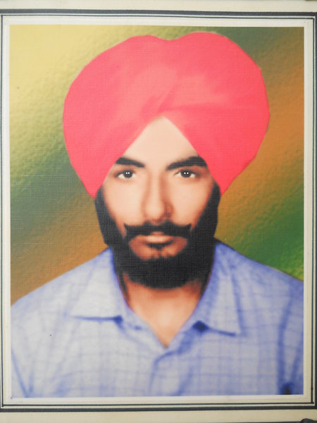 ensaaf's tweet photo. On September 18, 1999, #SecurityOfficials of the CIA Staff from Rupnagar #CIAStaff, and the #PunjabPolice from #Rupnagar police station &amp; #AnandpurSahib police station #UnlawfullyKilled Devinder Singh (27) at the Rupnagar CIA Staff in Rupnagar district.

https://t.co/2LvdbuvsXV https://t.co/QuDEaj6VjC