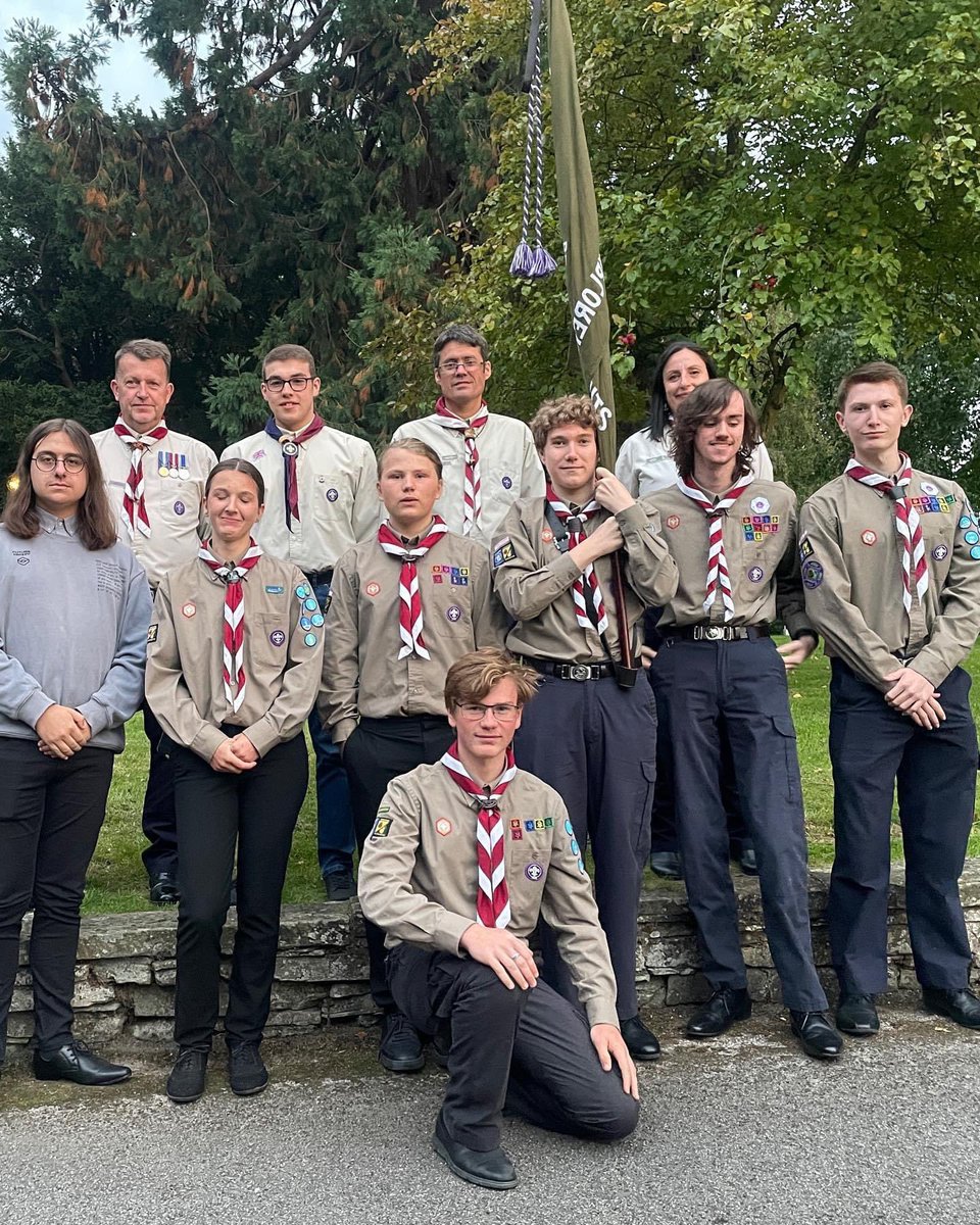 H265esu's tweet photo. We were very proud to attend the service of thanksgiving for the life of Queen Elizabeth at @leominsterpriory. It was a strange and moving moment to sing the new anthem. #scoutinginleominster #queenelizabeth #leominsterpriory #explorerscouts #herefordshire #h265esu https://t.co/dOuCJ81tNZ