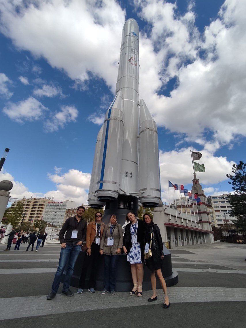 LaureHarel's tweet photo. Après une super formation par le @CNES (merci encore à @Eve__lyne !!), rendez vous à nouveau mercredi à l’@IACParis2022 🤓 https://t.co/t6W1wqYMoY