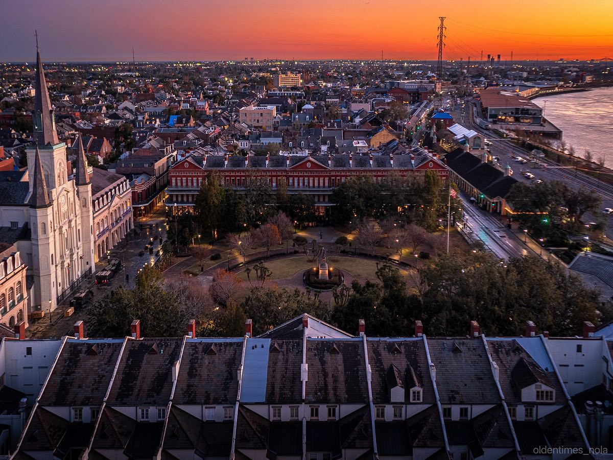 VisitNewOrleans's tweet image. “What I know for sure is that every sunrise is like a new page, a chance to right ourselves and receive each day in all its glory. Each day is a wonder." 🌇 | Oprah Winfrey

📸 @oldentimes