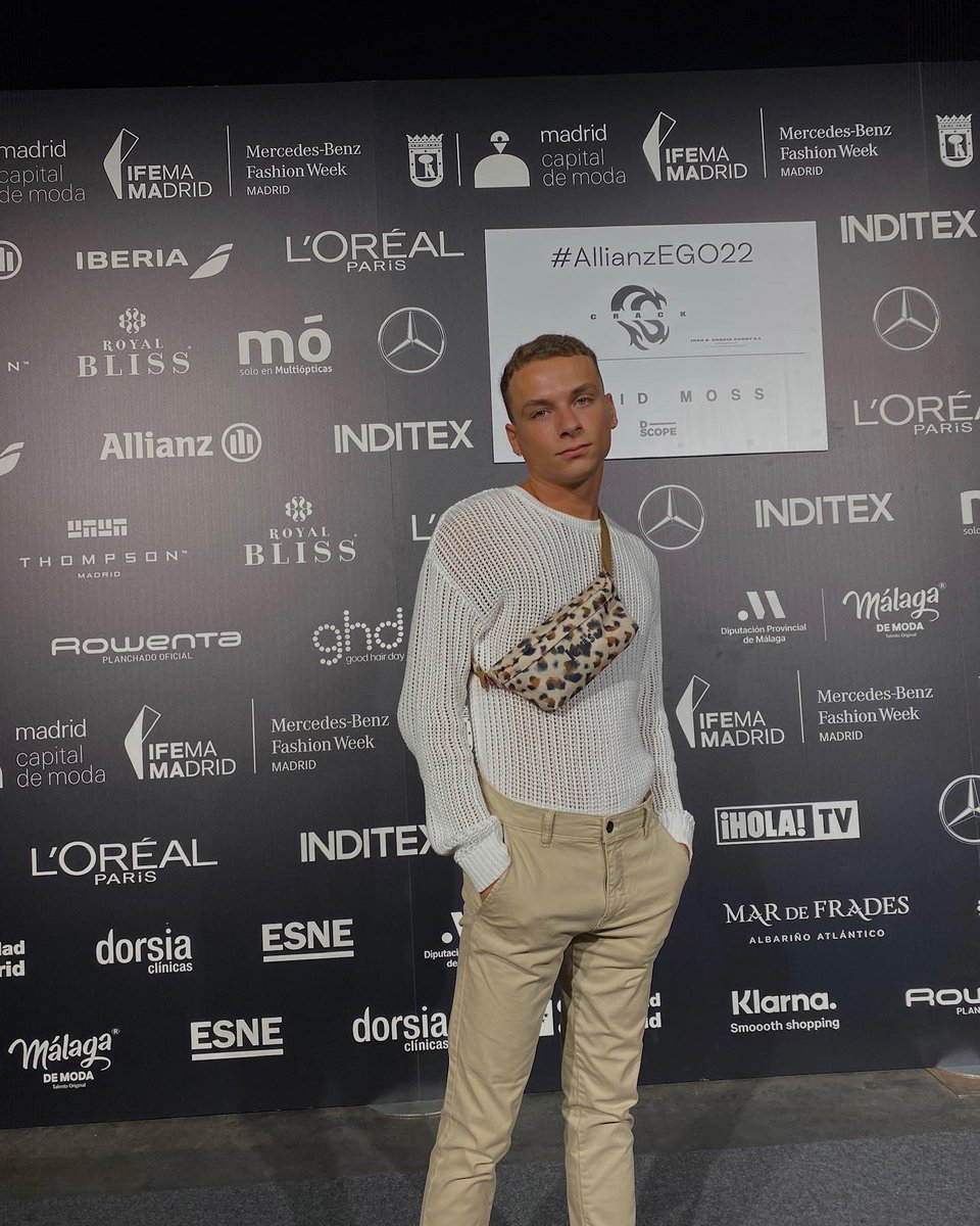manolilloou's tweet photo. paseándome por la fashion week https://t.co/9cS0Rrkfbb
