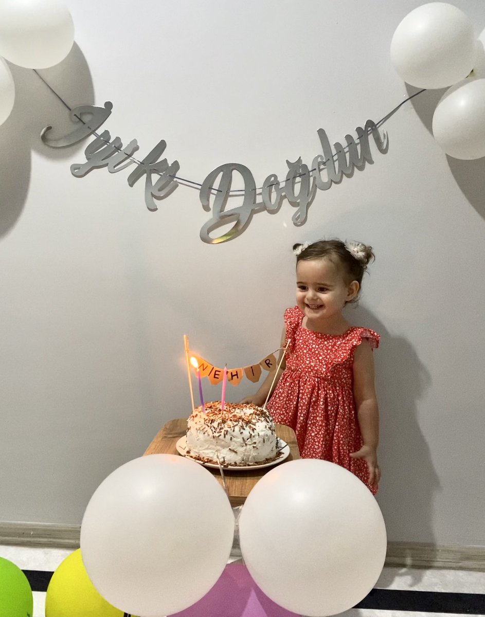İyiki hayatımda olmuşsun. İyiki hayatım olmuşsun ❤️ kalbimin nehiri, doğum günün kutlu olsun 🌸🧡