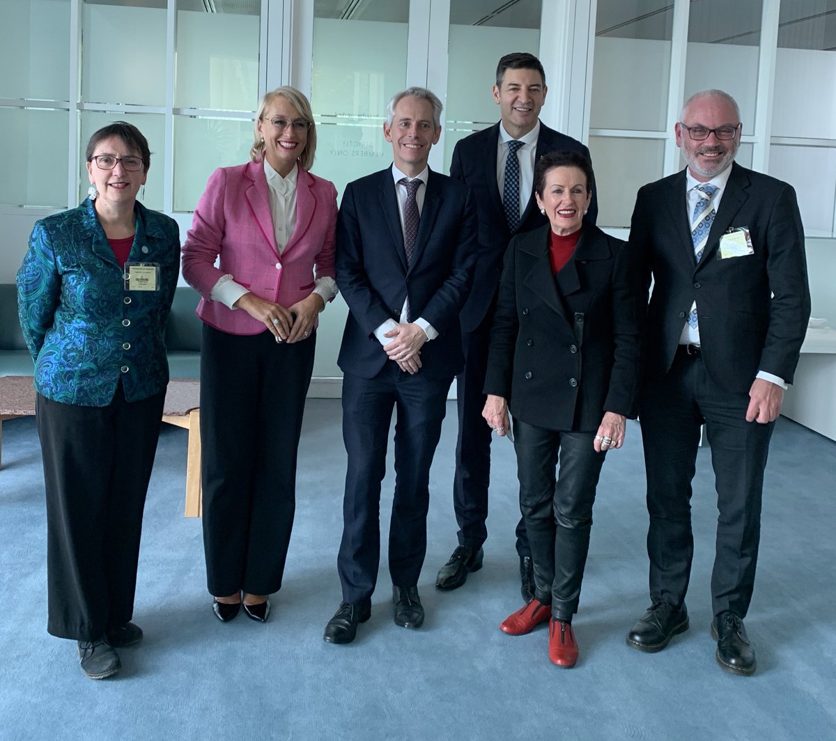 Lord Mayors and <a href="/GroupOfEight/">#Go8</a> met with <a href="/andrewjgiles/">Andrew Giles MP</a> to discuss the importance of #internationalstudents to our cities. The recent announcement on student visas was welcomed. 
<a href="/CloverMoore/">Clover Moore AO</a> <a href="/BasilZempilas/">Basil Zempilas</a>  <a href="/LordMayorMelb/">Lord Mayor of Melbourne – Nick Reece</a> <a href="/HelenBurnet1/">@HelenBurnet</a>