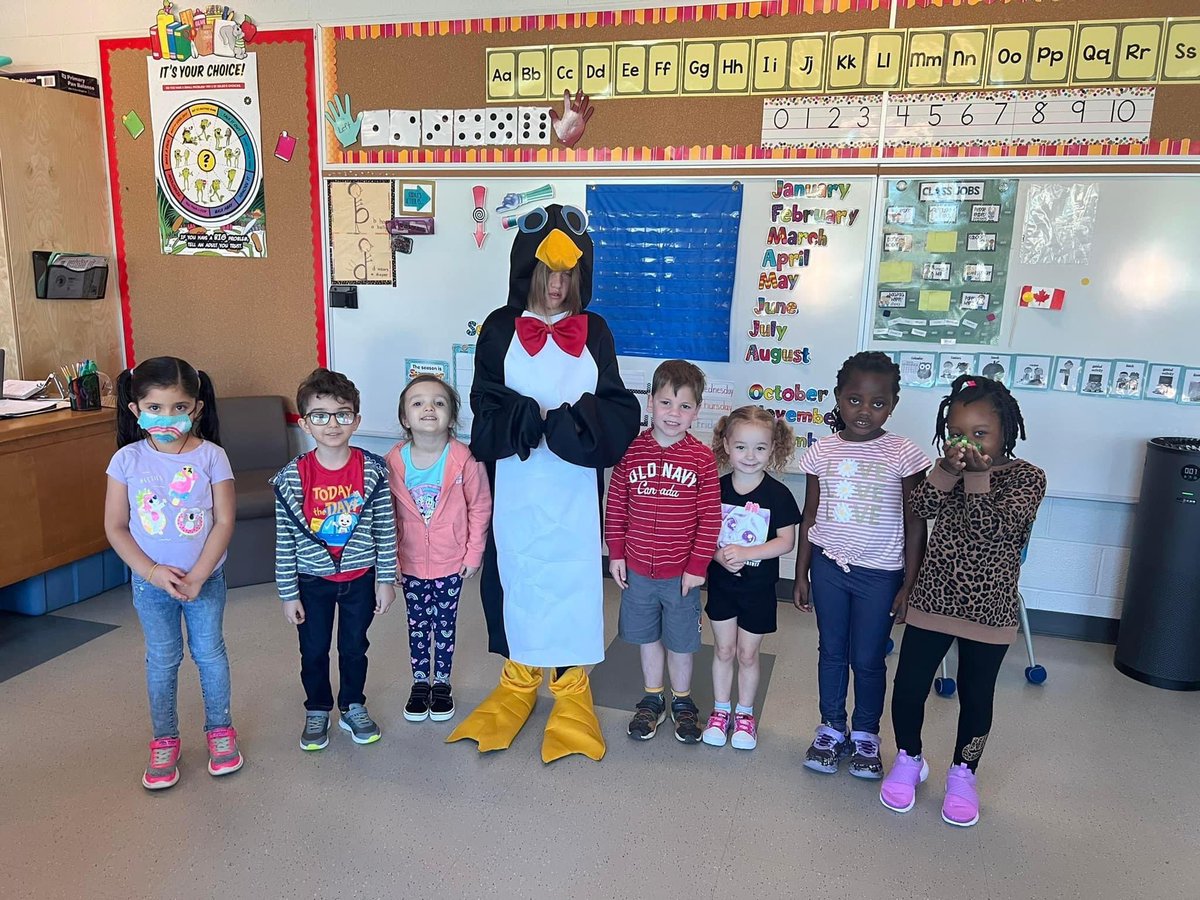 CatholicPius's tweet photo. Welcome back Pius XII Penguins 🐧! Thank-you Max(Pius XII Mascot) for helping our students feel welcomed and supported on the first day of school! #scdsbFirstDay @SudburyCDSB https://t.co/YpFSiombqC