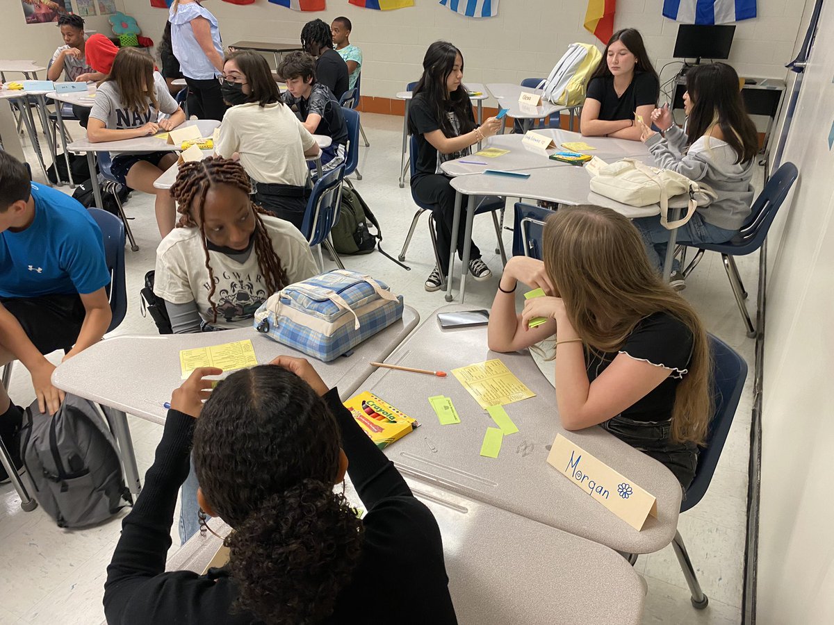 Collaboration for the win in <a href="/SraKneis/">Annie Kneis</a>’s Spanish class!  <a href="/OldMillHSAACPS/">OldMillHS-AACPS</a>