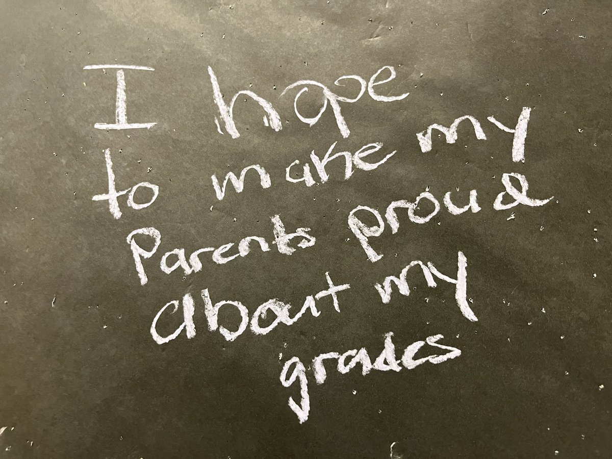 FranklinRDHWDSB's tweet photo. What a wonderful first day at Franklin Road! Lots of smiles from both staff and students. Today we asked our grade 8 students their hopes for this year. #firstdayHWDSB @10cmair @IC_sherryd @sgoodacreHWDSB https://t.co/HRhyiNuQsh