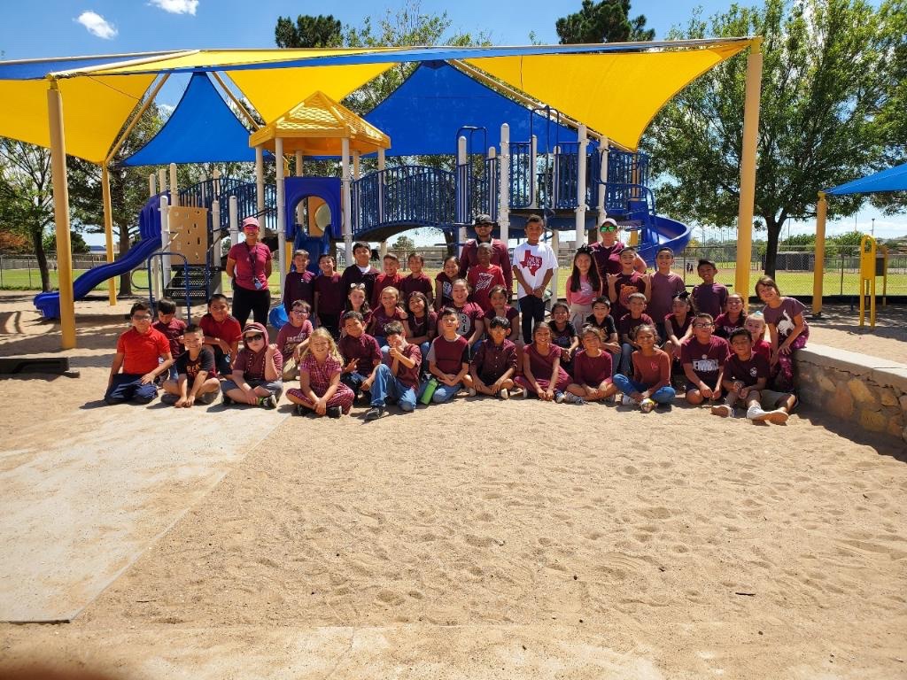 CoachreyesL's tweet photo. We are Uvalde Strong here at Lujan Chavez! #UvaldeStrong #SISD #LCE @EMata_LCES @CoachAllen_LCES @LChavez_ES https://t.co/1dDZ04nWIq