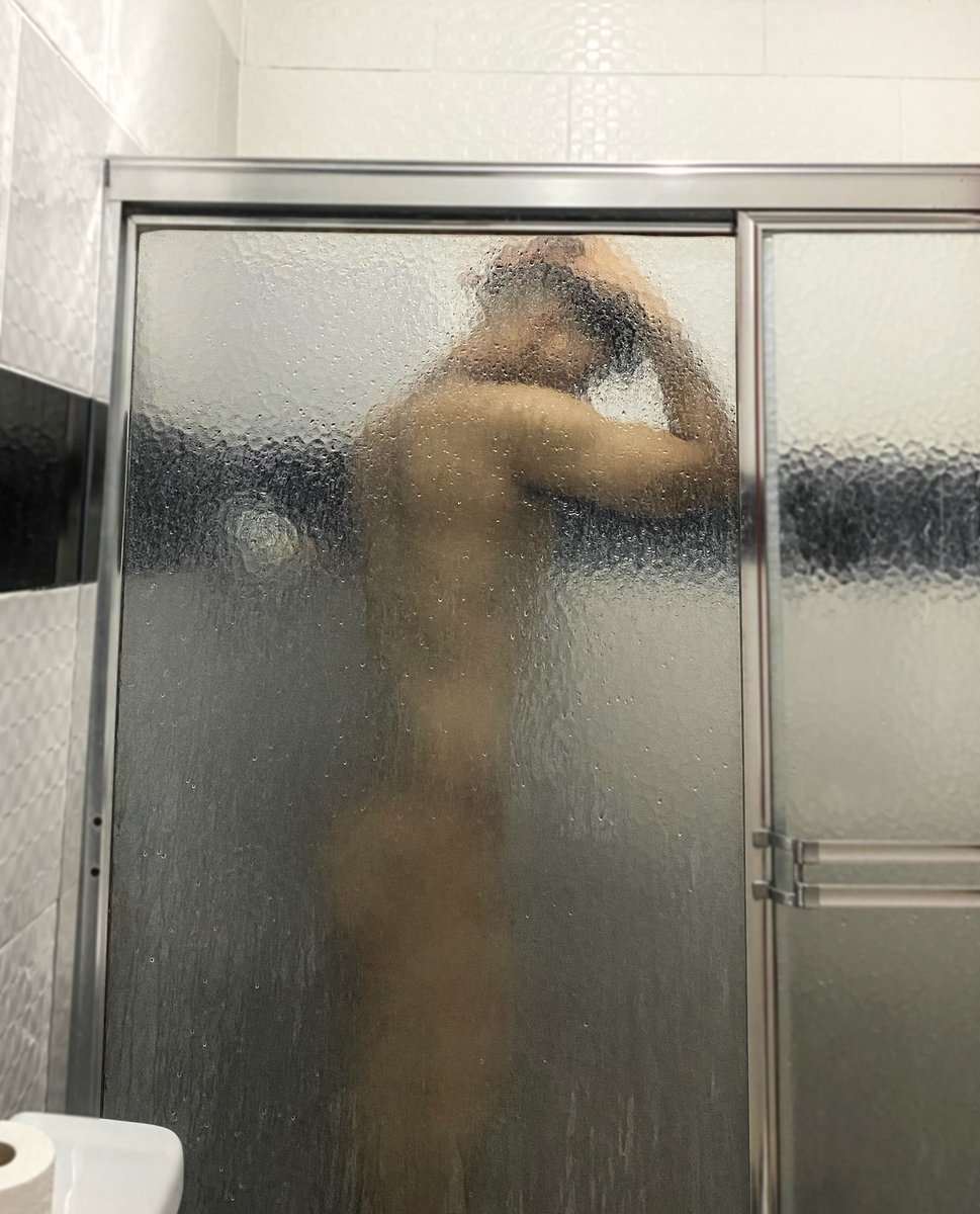 ienma_'s tweet photo. Let's take a shower 🚿 https://t.co/BPVZwm6naw