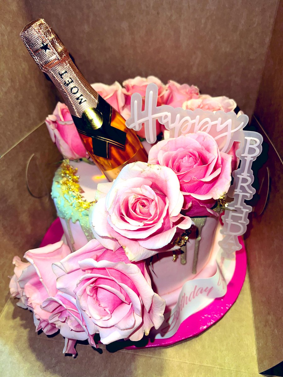 TruesStory's tweet photo. #PrettyGirlsBookTrue β€οΈβπ₯ Join the Movement #DetroitCakes #BlackCakeArtist #MenWhoMakeCakes π₯ https://t.co/CSvIk2LGv7