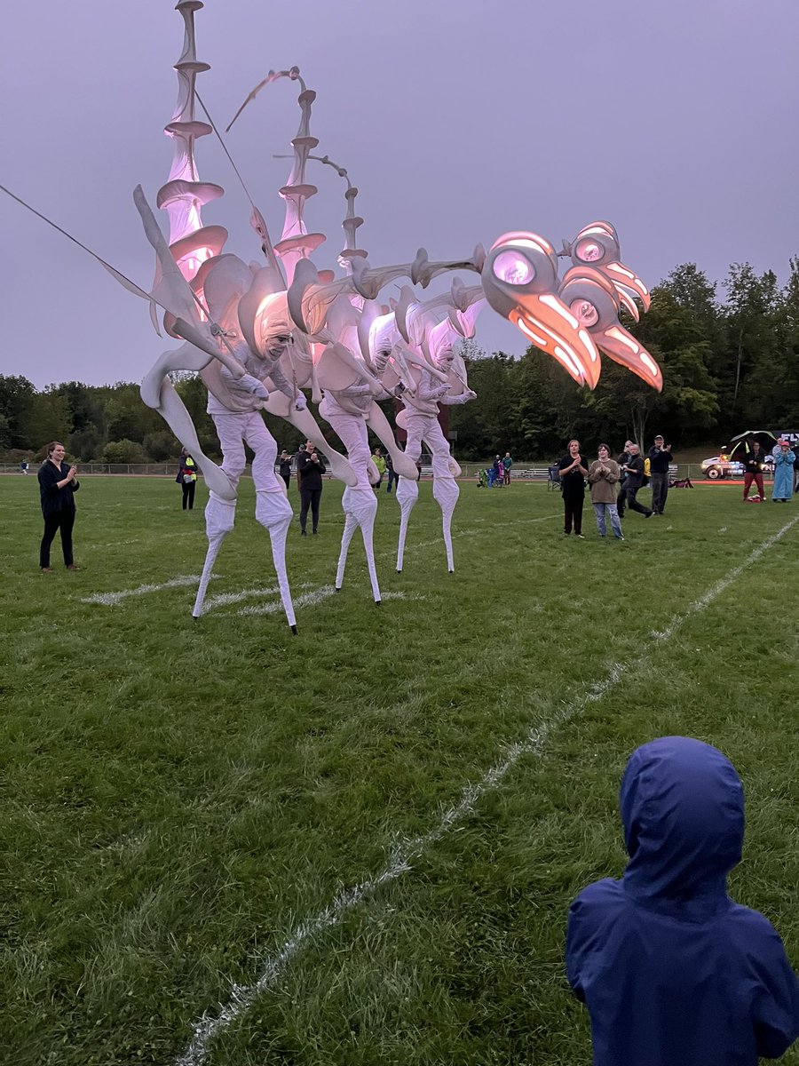 SusnEvans's tweet photo. Thank you @flynnbtv for bringing an amazing performance right to my small town tonight (for free!). One more free show of “Playing Fields” this Thursday at Burlington HS, check it out! https://t.co/IJlugMRPzR https://t.co/4lm38Odae1