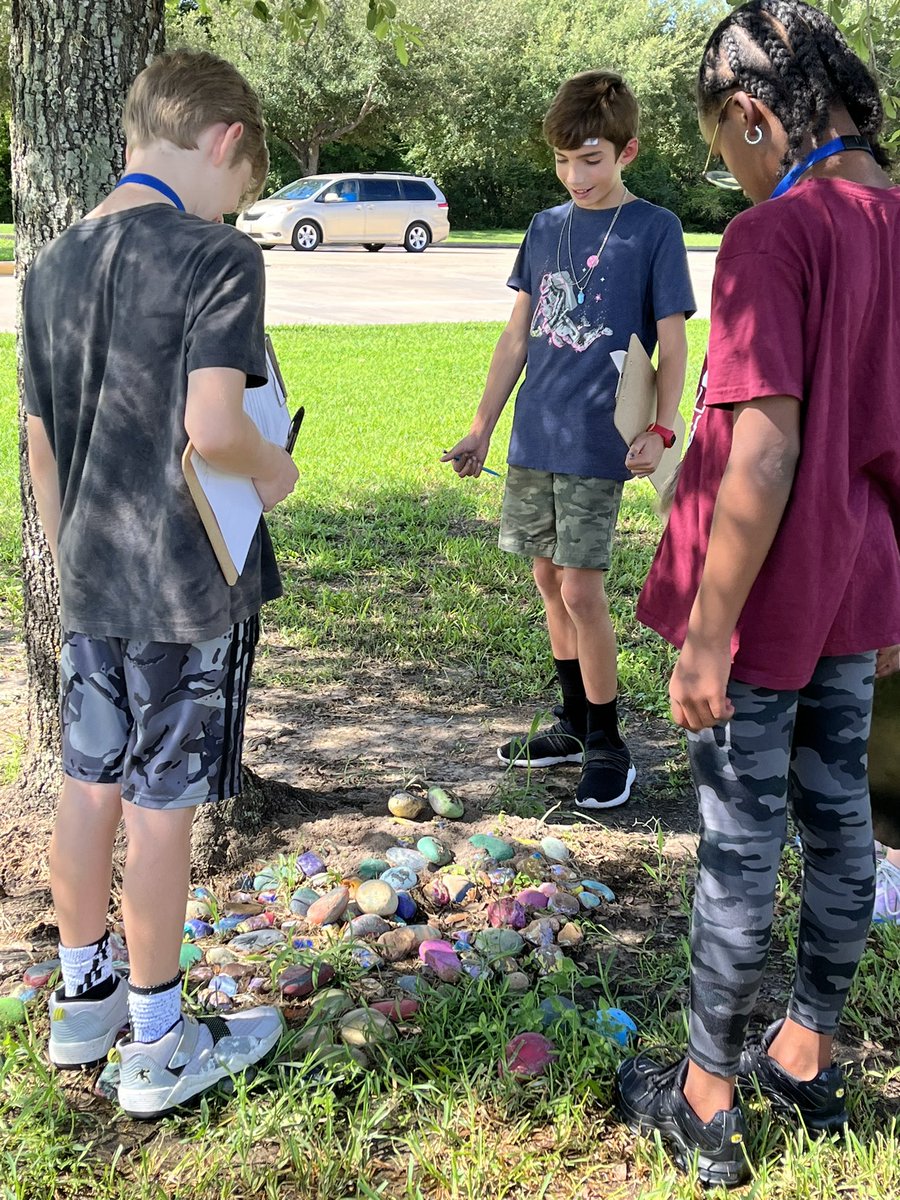 dhenning27's tweet photo. 5th grade garden day @RobisonES with @readygrowgarden was a hit today! #LightingTheWay #CFISDspirit https://t.co/jqWLE9HmU5