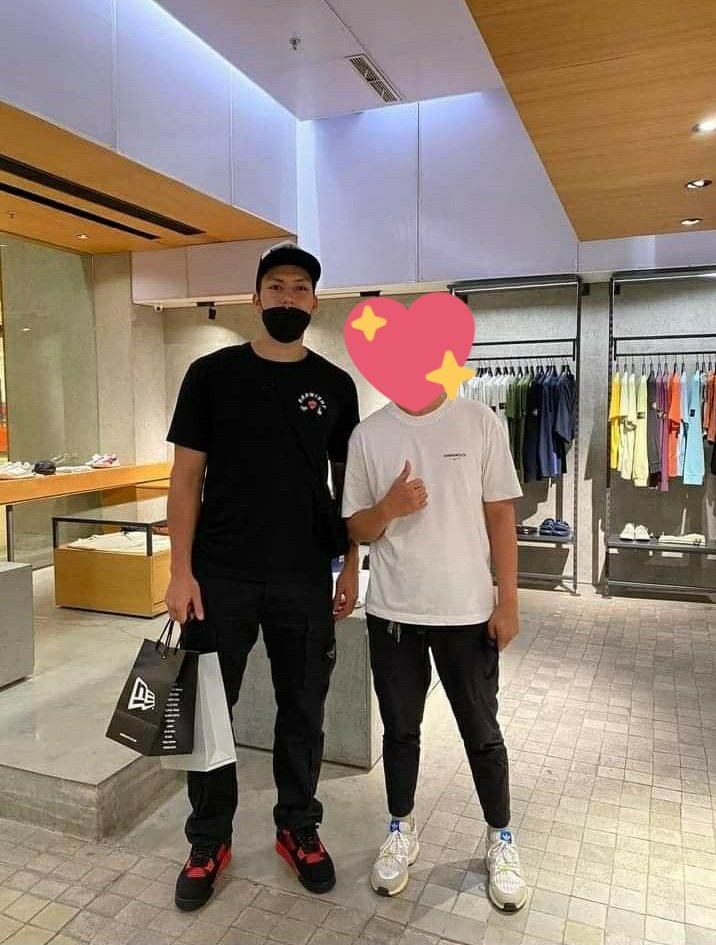 kkdwightfam's tweet photo. Huhu that KKDwight shirt looks good on you. Proud yarn 🥺🤧❤

📸 ctto https://t.co/RJxwoW7p31