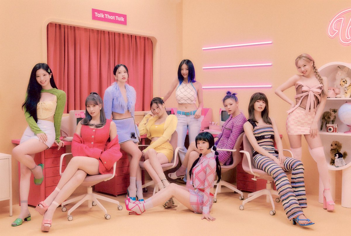 tzujuliee's tweet photo. .@JYPETWICE is the ONLY GIRLGROUP IN HISTORY to enter in Billboard Artist 100, Top 5 on Both 1st 🇺🇲 and 2nd 🇯🇵 Biggest Music Industry in the World!

US Artist 100 — #1
Japan Artist 100 — #3 https://t.co/wM2hc2D9O9