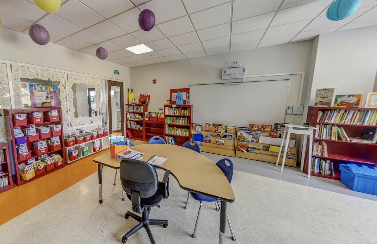 METSchoolPanama's tweet image. We are proud to finally bring together our community and inaugurate our library, MET’s learning hub. With this space we can engage our community, promote reading & research, & be a beacon for equity, diversity, inclusion, & accessibility.✨
#METmagicMoments #NordAngliaEducation
