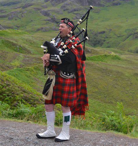 idavisbeatles's tweet photo. This week-58 years ago I watched #JohnLennon turn into a complete musical failure - as he tried to play the #bagpipes! Of course, he did okay on other musical instruments- but as a #bagpiper he was a complete flop. https://t.co/UMIxZwlSh7