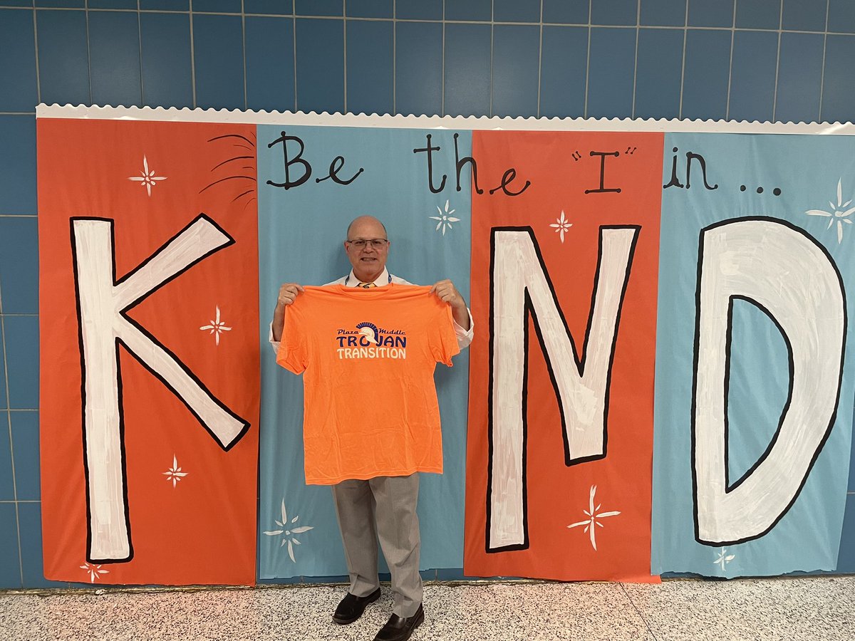 plazamiddle's tweet photo. 👀 Look who else has Plaza Pride!!! 🎉🎉 @vbschools @JSmithjjs1 WE LOVE TO SEE IT 💙🧡 #VBDayOne #IBUnited #PlazaAVID https://t.co/jPAoC8CFGy