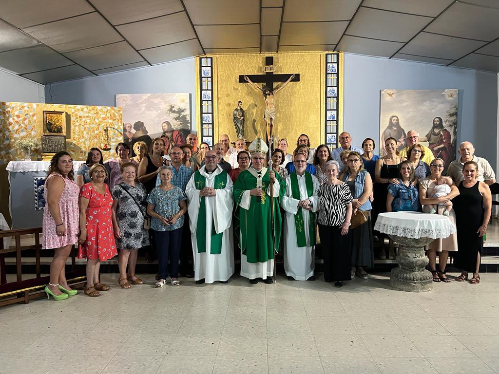 Toma de posesión de don José Manuel Moreno en la parroquia de Nuestra Señora de las Veredas, en el barrio de Valdezorras, y despedida de don Ángel Canca. La semilla del Reino crece en los humildes y sencillos de corazón