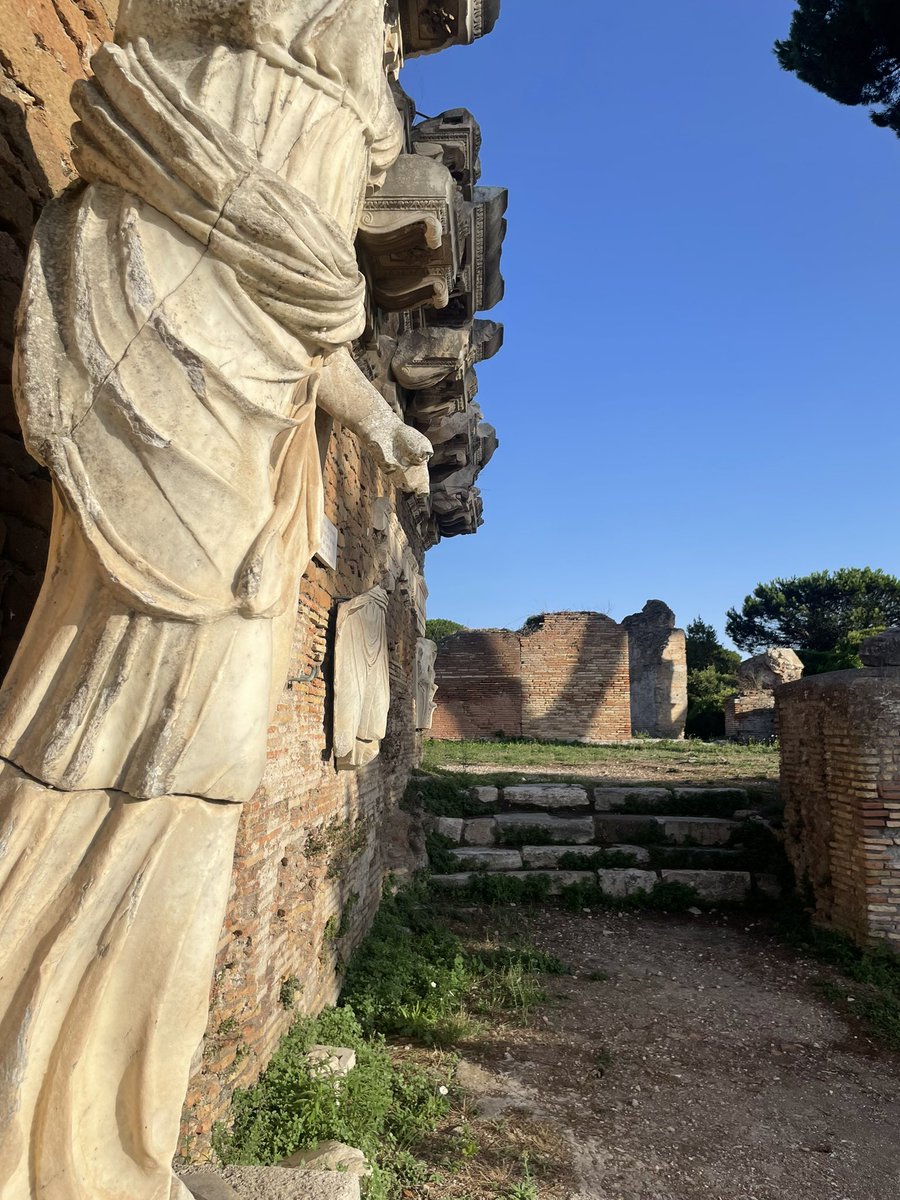 Concluding the day with a beautiful walk among the ruins of Ostia Antica with the most amazing people from Shakespeare’s Rome International summer school #SRISS22