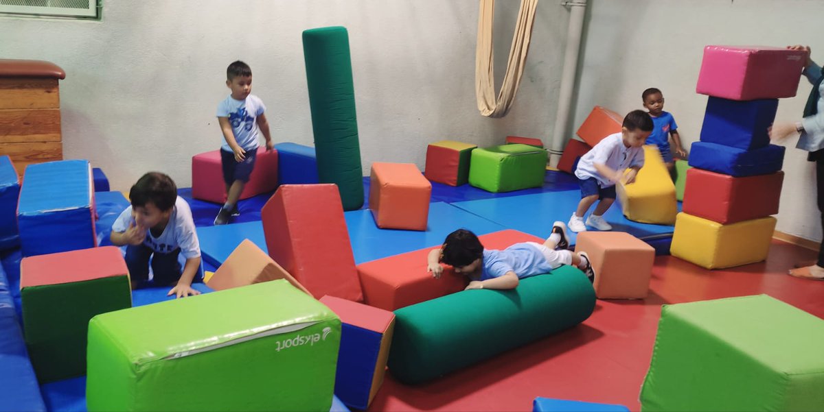 EscolaTanit's tweet photo. Donem la #benvinguda als infants i #families de I3. #1rdia #compartir #inicis #naveguemjuntsperaprendreplegats https://t.co/evcA5kQ00I