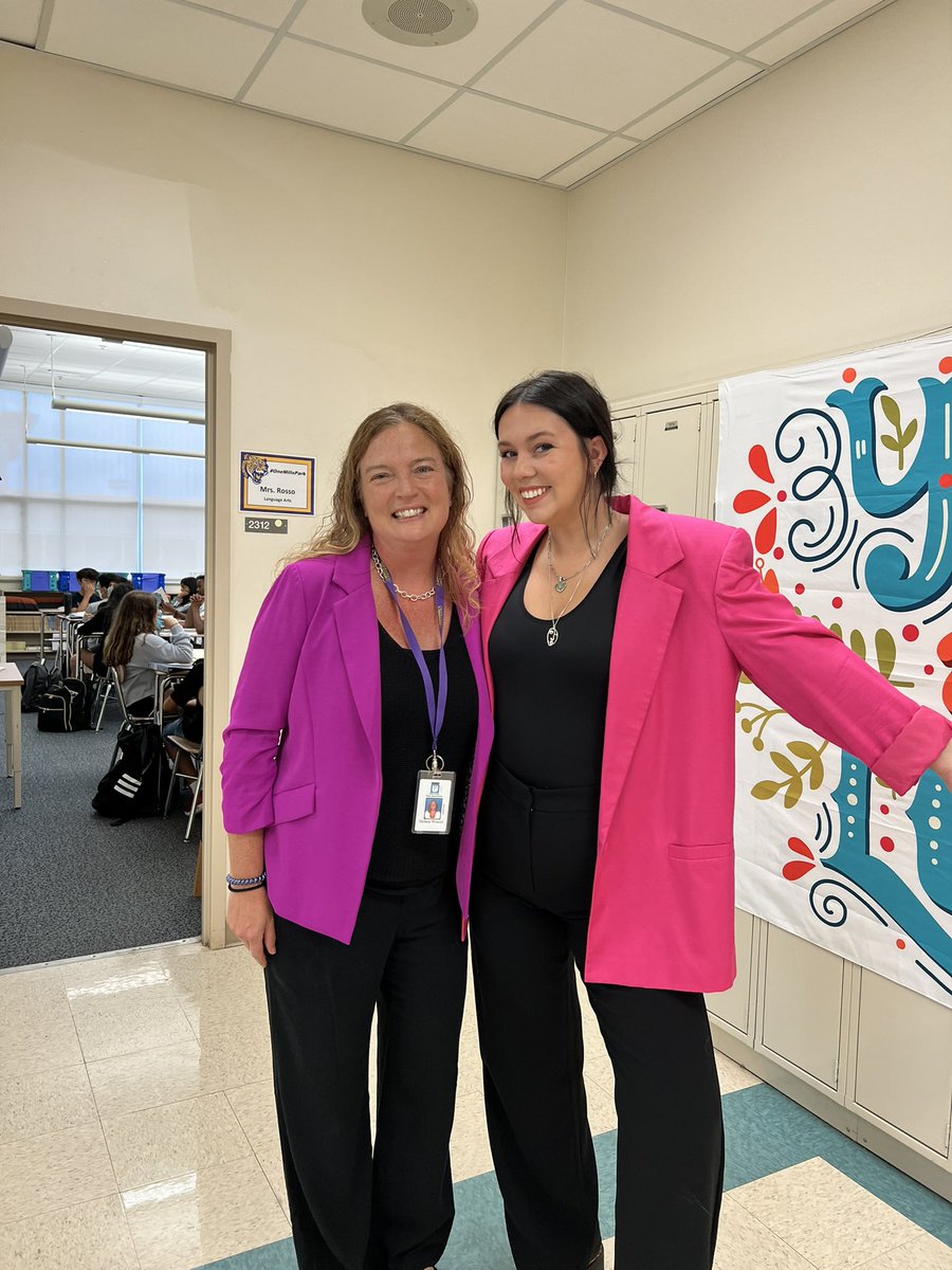 MWenzel30's tweet photo. Picture day @MPMSleopards Dressing alike was a coincidence 😃 https://t.co/4Qe5sieYLr