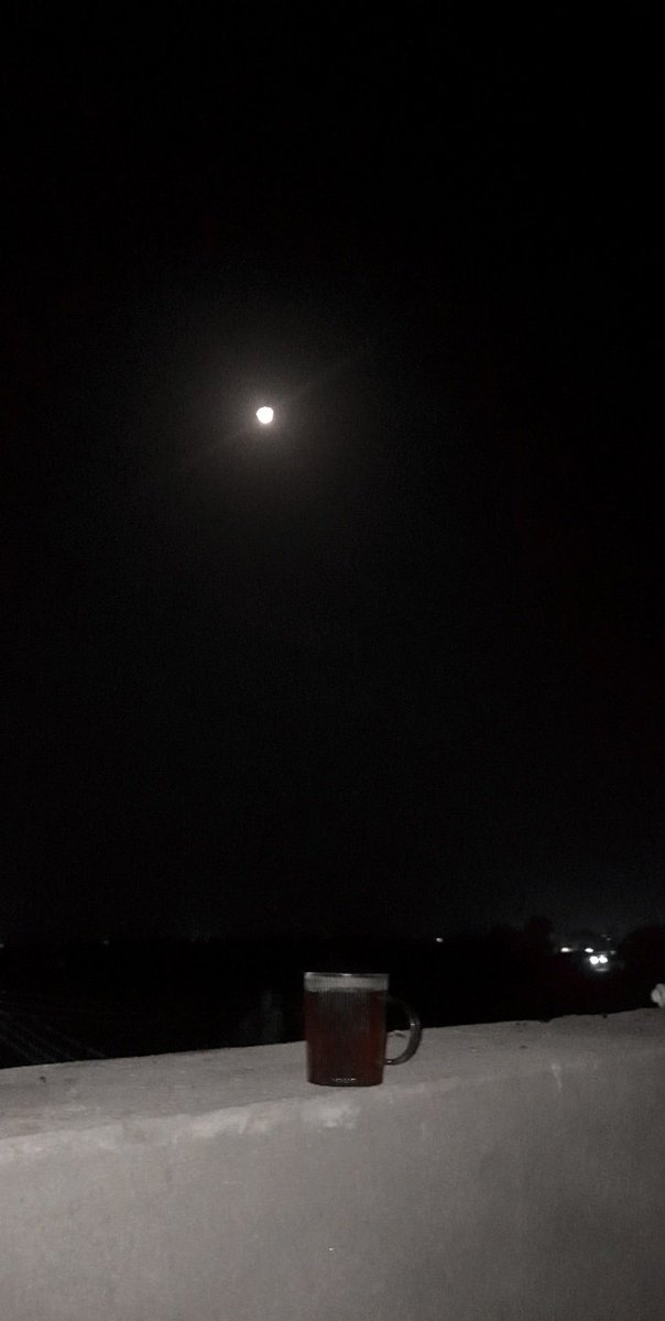 ktmaane's tweet photo. تعال نشرب شاي ونتأمل القمر. https://t.co/m6MBvovdaW