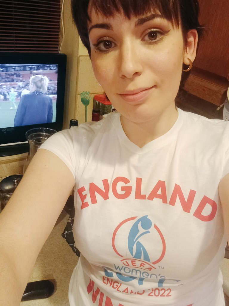 SophieSharpie's tweet photo. I was wearing what is now my lucky England top tonight and we got 10-0 against Luxembourg! What a result! ⚽️ #ENGLUX #ChampionsLeague #footballdreams #womensfootball https://t.co/YWca08GyU6