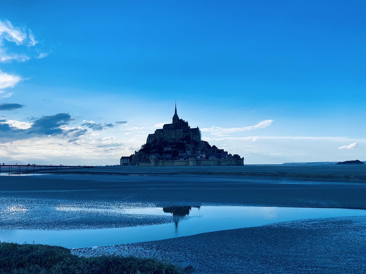JenniferHopp_'s tweet photo. Le Mont Saint Michel de nuit 🌙 @WorldHeritages #montsaintmichel #klosterinsel #abendruhe https://t.co/IAMfzUXrub
