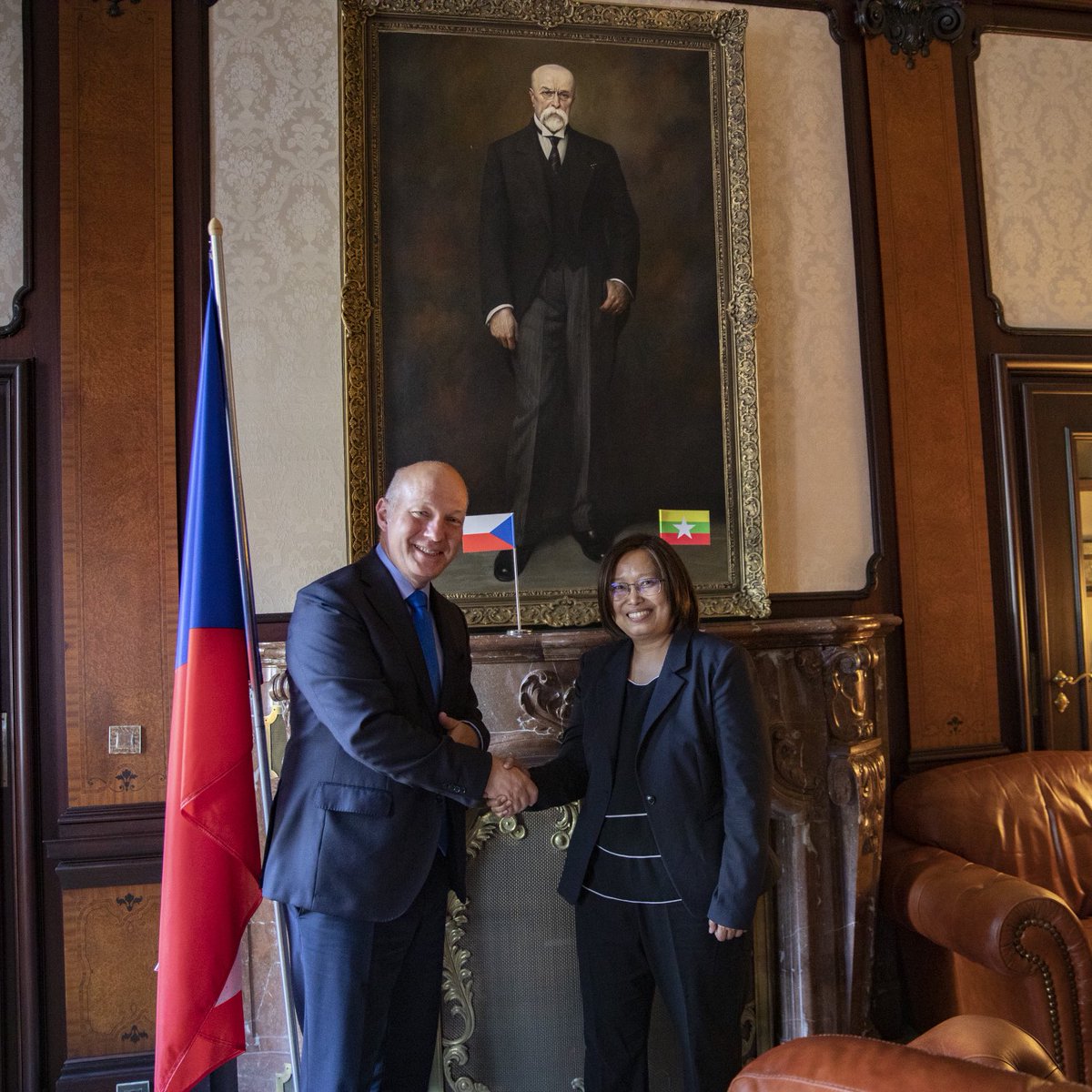 PavelFischer's tweet photo. Today, in the Senate of the Czech Republic, we had the honour of receiving the Union Minister H.E. Daw Zin Mar Aung of NUG of Burma. 
Thank you, @ZinMarAungNUG. 
⁦@SenatCZ⁩ 🇨🇿🇲🇲 https://t.co/FRV6dW4txB