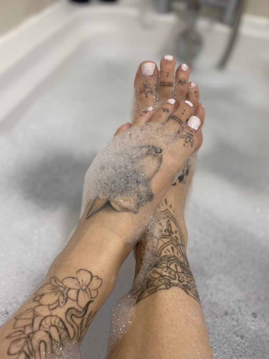 NinaNacho1's tweet photo. Need a good little boy to massage them 😈

#feet #feetworship #feetfinder #feetfethish #feetpictures #feetselling #foot #footmassage #footslave #onlyfans #onlyfansgirl #onlyfansbabe #onlyfanspromo #findom https://t.co/7yBXrrsxvc