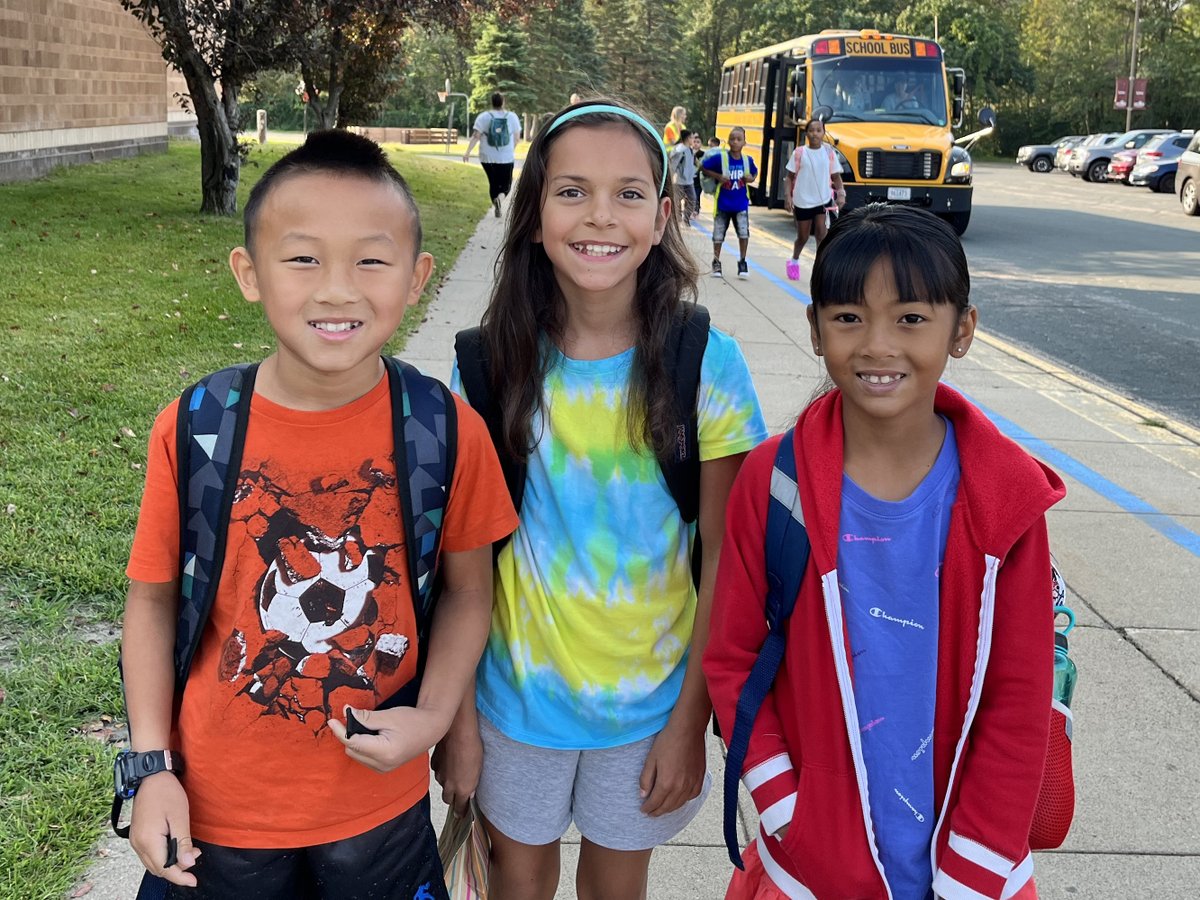 OakRidgeMagnet's tweet photo. π School is back in session! We had a great first day, and can't wait to add our kindergartners tomorrow! #196FirstDay https://t.co/IUZpvk74Mn