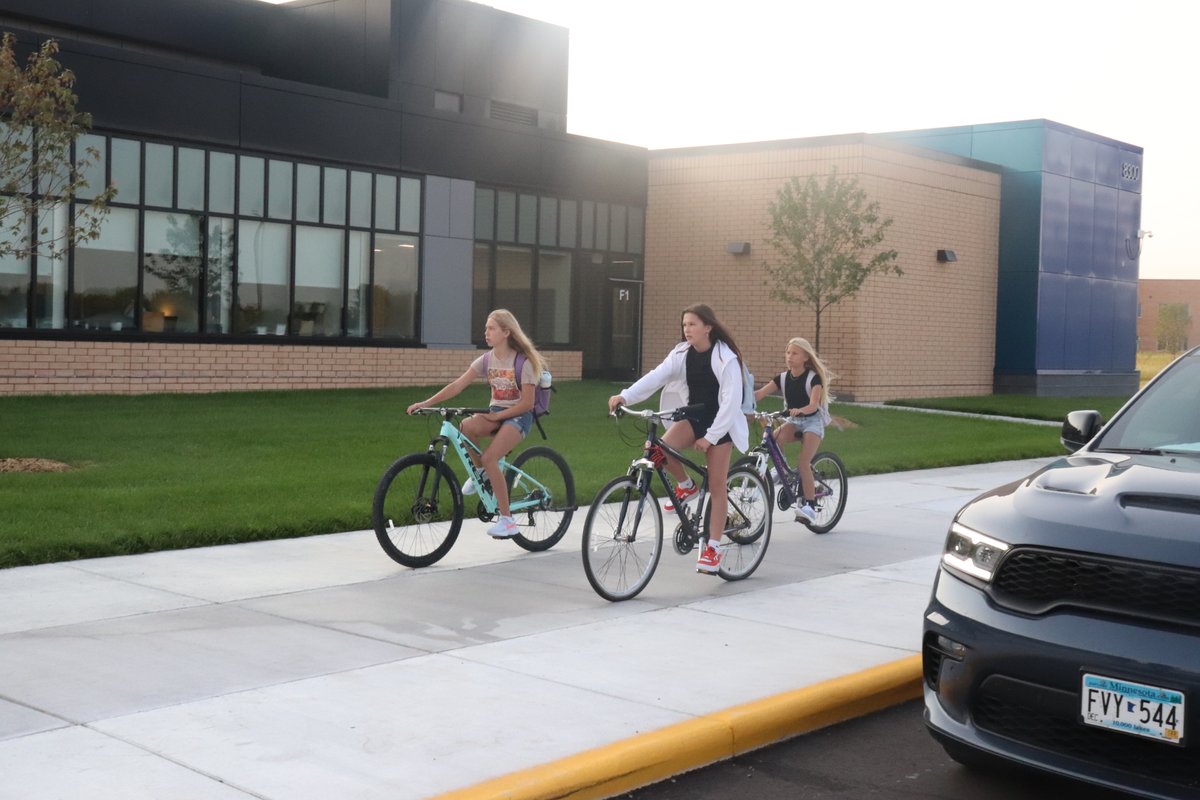 ISD728's tweet photo. That first day feeling. #PrairieViewMiddle #728Strong https://t.co/7mwohLvW92