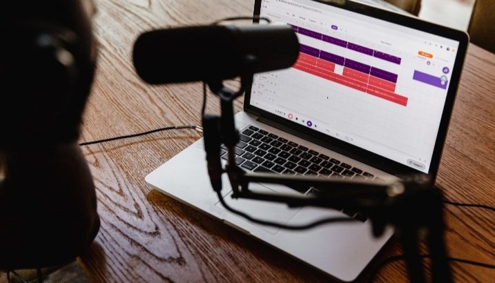 AlinaSr09's tweet photo. ¿Cómo hacer un podcast efectivo?
Para realizar un podcast efectivo tenemos que tener en cuenta que no se trata solo de grabar audio y subirlo a una plataforma de transmisión.
@SimIntegrado @jpaguayb #contenidoacadémico #Unemi https://t.co/gg6JXmuaGx