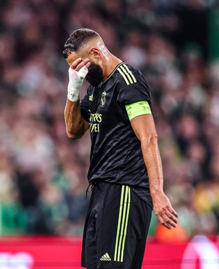 GolAyiti's tweet photo. Pou premye match #RealMadrid nan #Lig dè Chanpyon an, kapitèn klèb #espanyol lan, @KarimBenzema kite koyekipye l yo akoz yon blesi nan #premye mitan match lan. Nou pako konnen dire #blesi sa pou moman an.
#GolAyiti https://t.co/9xDd0J9EvJ