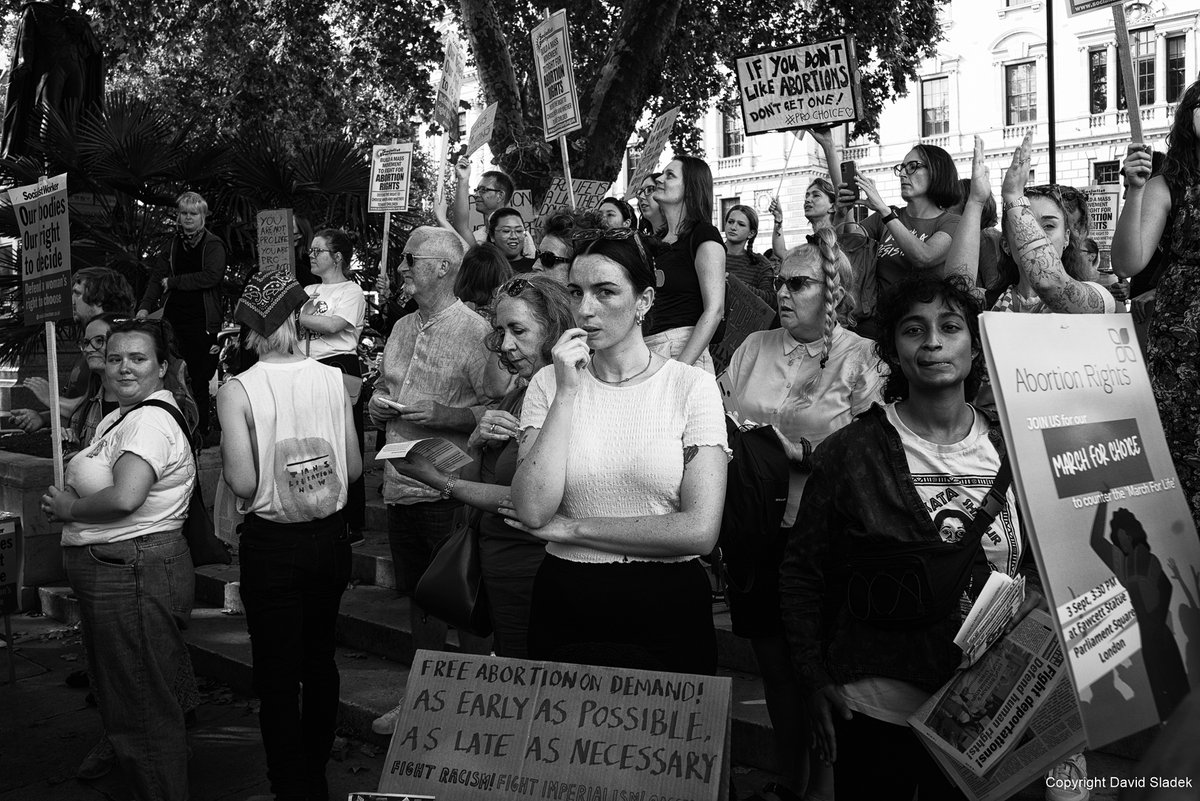 davidsladek's tweet photo. More from Pro-Life and Pro-Choice protests in London, UK, 03/09/2022 #marchforlife #marchforchoice #prolife #prochoice #AbortionRights https://t.co/bx7Dk1uqZK
