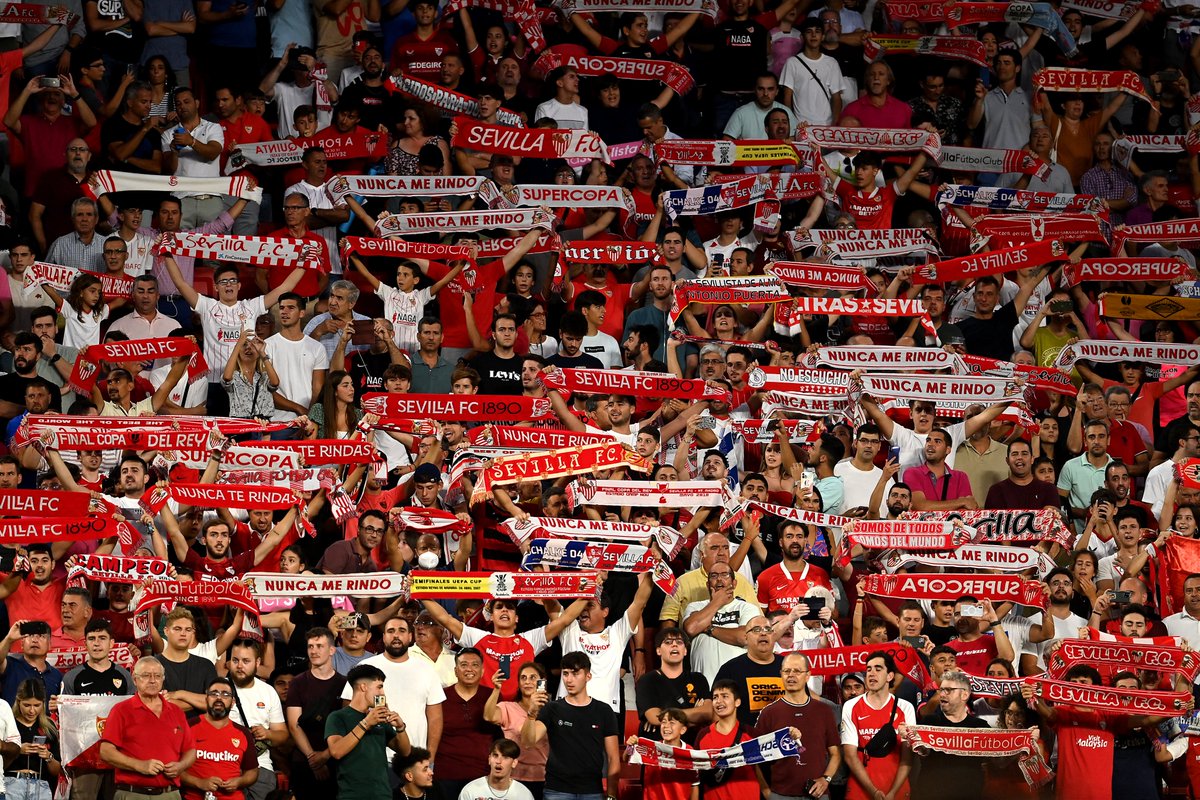 Sevillismo's tweet photo. De esta tenemos que salir juntos. Escudo, bandera y afición. No importa nada más. https://t.co/tbPzCN8AFH