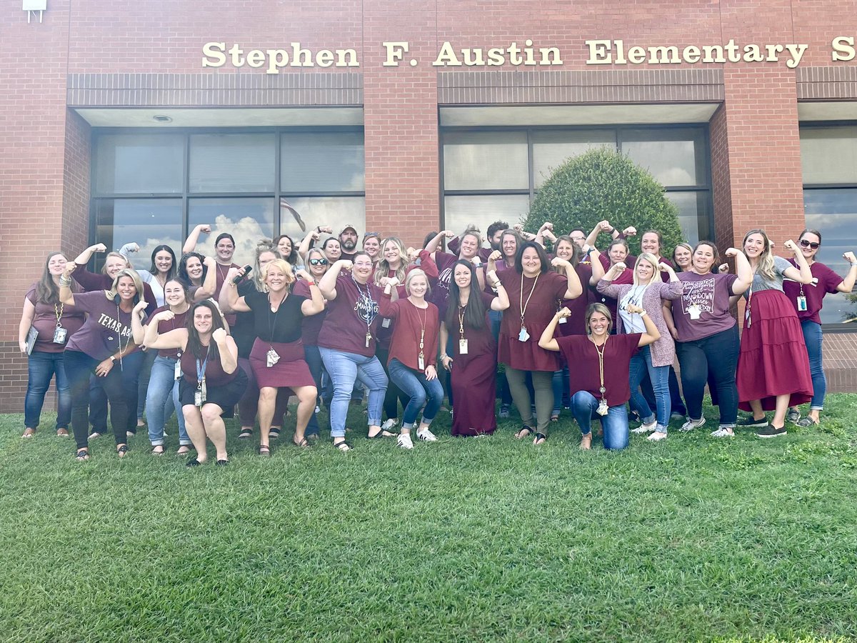 MrsKendallBerry's tweet photo. Austin Elementary supports Uvalde! #uvaldestrong #whywisd #austinblueroos https://t.co/TmGcZeB2Ay