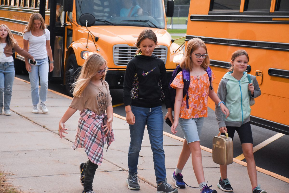 ISD191's tweet photo. It was an amazing day welcoming back students! ๐ซ We enjoyed seeing so much excitement & energy running through schools. Hats off to #One91 staff on creating a welcoming environment & helping ease the transition for many of our students today. #One91FirstDay #CommunityStrong https://t.co/V9avi4AxMc