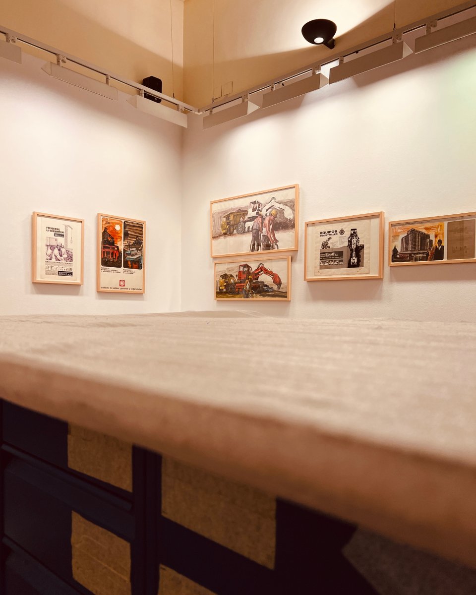 zexposiciones's tweet photo. #detrasdeunaexposicion 🤔 ¿Te atreverías a decir quién es el protagonista de la próxima exposición que se está montando en el Palacio de Montemuzo? La cosa va de tinta china y couché... El próximo 15 de septiembre lo sabremos 📅

#zexposiciones https://t.co/jLEzmUbUv9