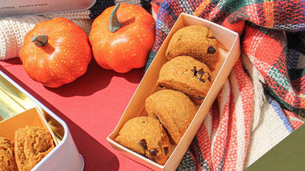 BougieBakes's tweet photo. Our Fall Collection is here!

🎃 Pumpkin Chocolate Chip cookies
☕ Pumpkin Spice Latte cookies
🍪Cinnamon Roll cookies

Like always, everything is #glutenfree, #sugarfree, and #dairyfree. We are super excited that all these cookies are also #plantbased! https://t.co/JnbtLQGIB6