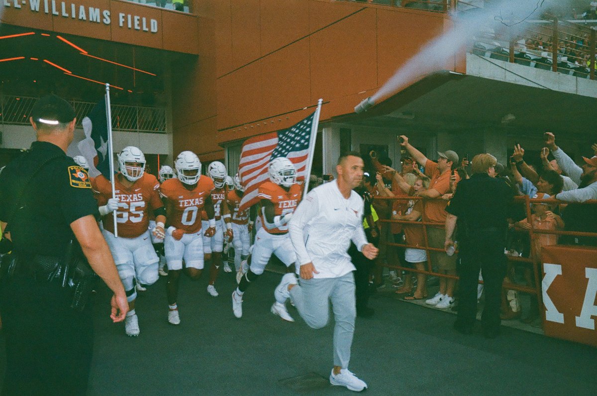 TexasLonghorns's tweet photo. football on film 🤘

#HookEm https://t.co/zvgaPif1ZA