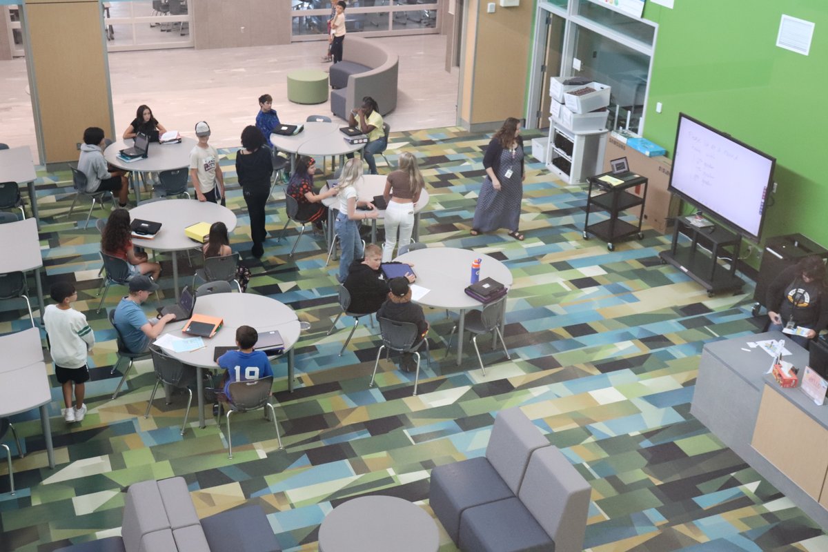 ISD728's tweet photo. That first day feeling. #PrairieViewMiddle #728Strong https://t.co/7mwohLvW92