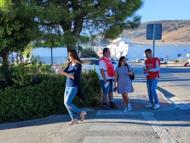 asiccoose's tweet photo. 🔴 Comienza la Campaña del mantecado y polvorones en #Estepa 🏭
➡️ Como cada año, l@s Delegad@s de #CCOOindustriaSevilla visitamos las empresas para repartir #octavillas informando a l@s trabajador@s sobre sus derechos laborales.
👉 CCOO SE MUEVE‼️ https://t.co/5rVTVqG6xN
