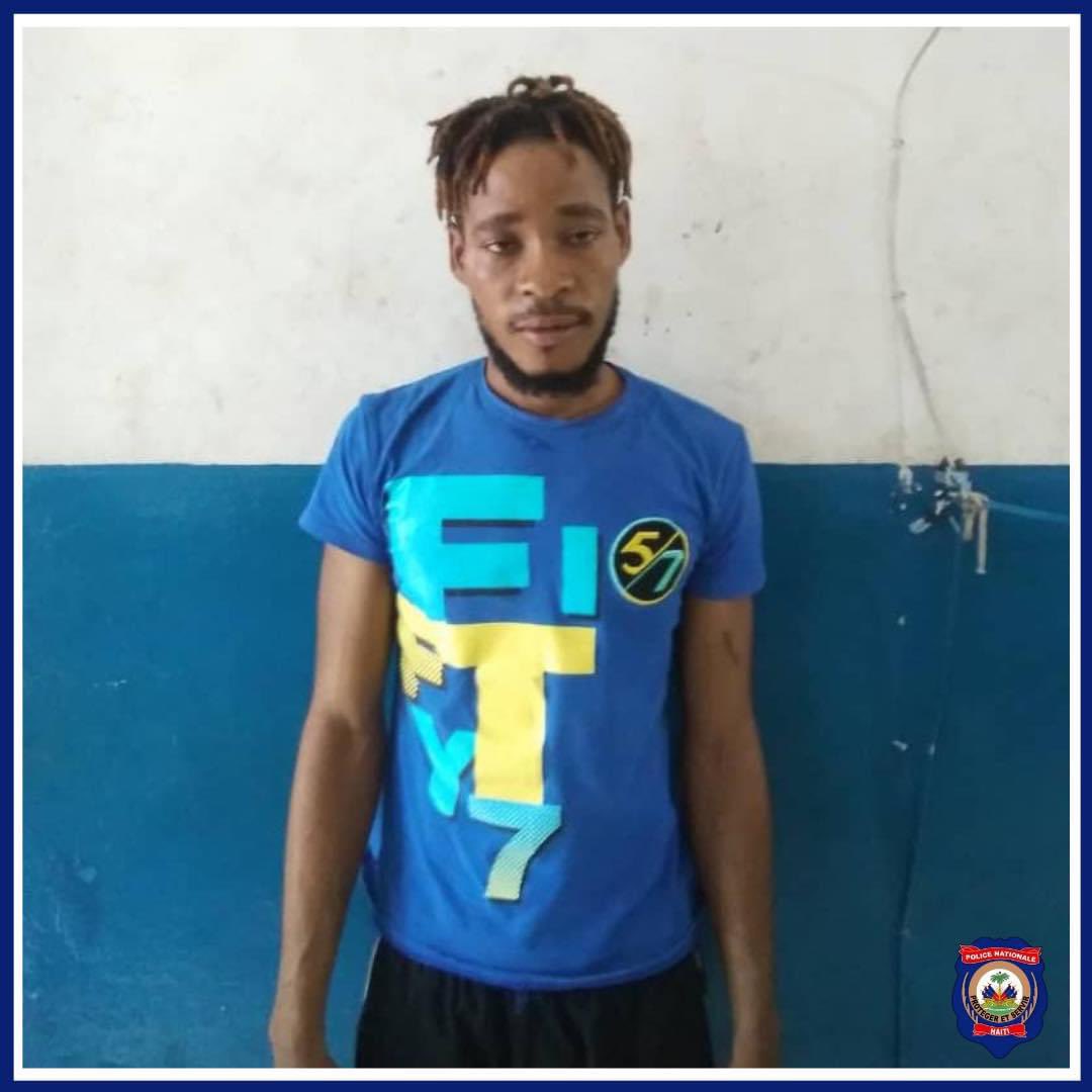josephlunieOFF's tweet photo. La @pnh_officiel annonce l’arrestation de Nickenson Jean-Baptiste, présumé membre du groupe de gang basé à Grand-Ravine, pour vol. Toujours selon les forces de l’ordre, il avait quitté Grand Ravine dans le but de se refaire une image. @josephlunieOFF https://t.co/n4xvwTQa2u