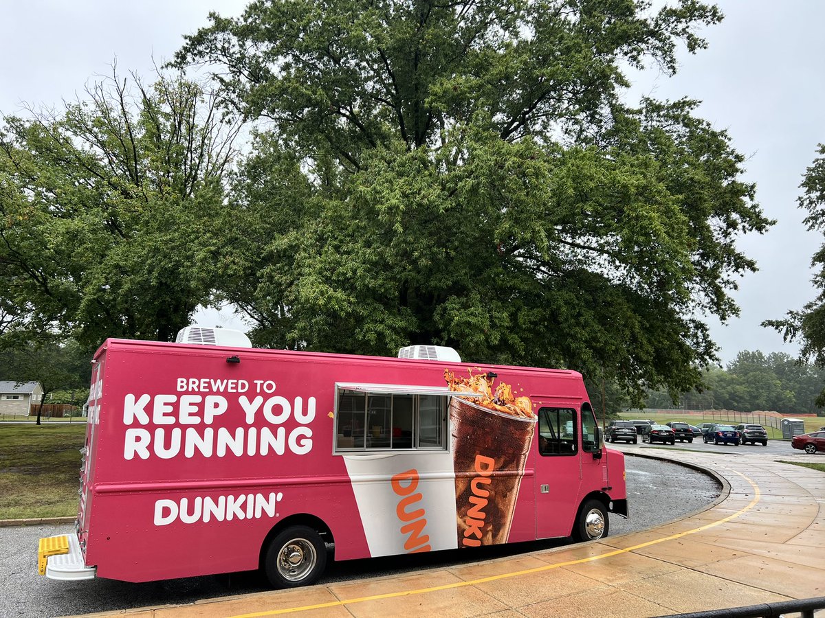 MissLinsey1's tweet photo. Treated with Dunkin on a Tuesday! 🍩 Thank you for bringing cheer to Sussex on a rainy day! 🥰 @JSzymanski301 @MollyBissell @PtaSussex @SussexES https://t.co/chjux8g27y
