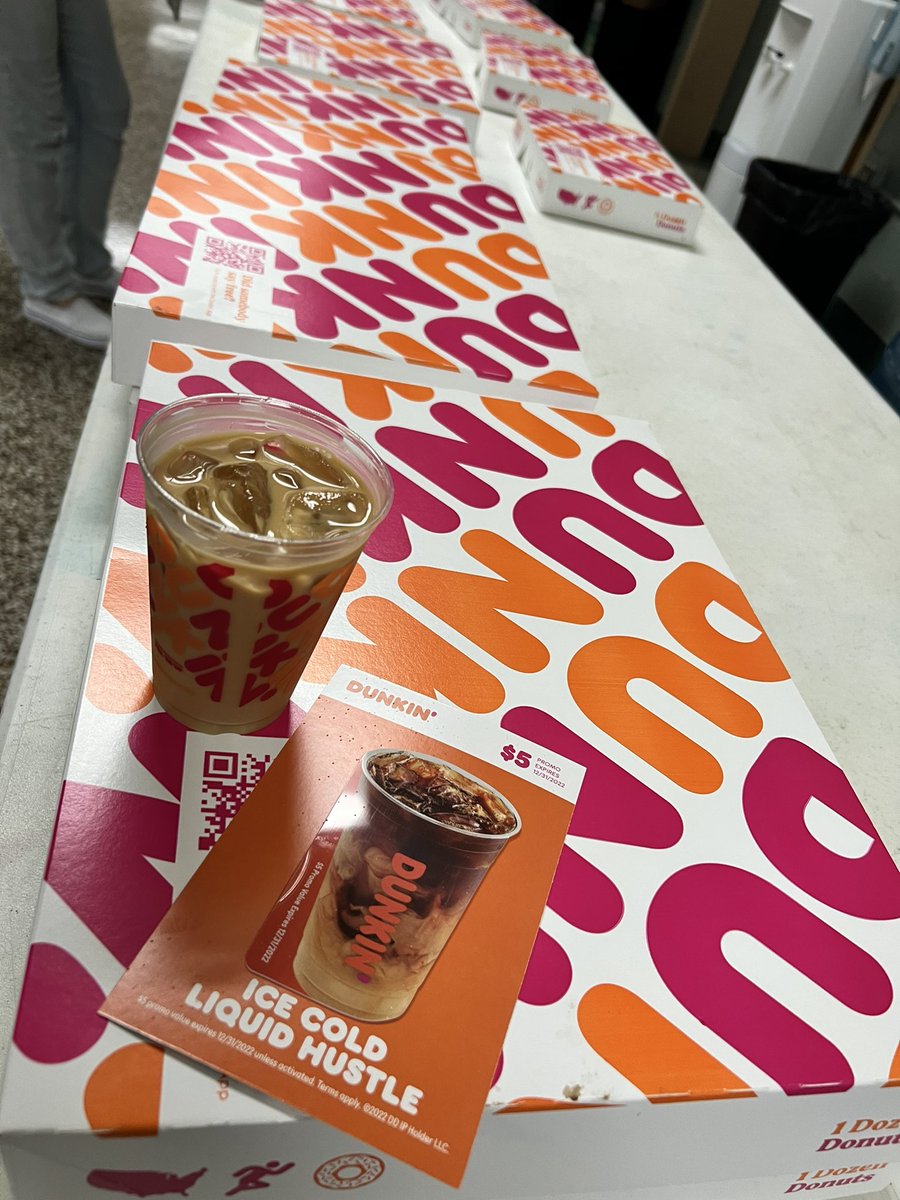 MissLinsey1's tweet photo. Treated with Dunkin on a Tuesday! 🍩 Thank you for bringing cheer to Sussex on a rainy day! 🥰 @JSzymanski301 @MollyBissell @PtaSussex @SussexES https://t.co/chjux8g27y