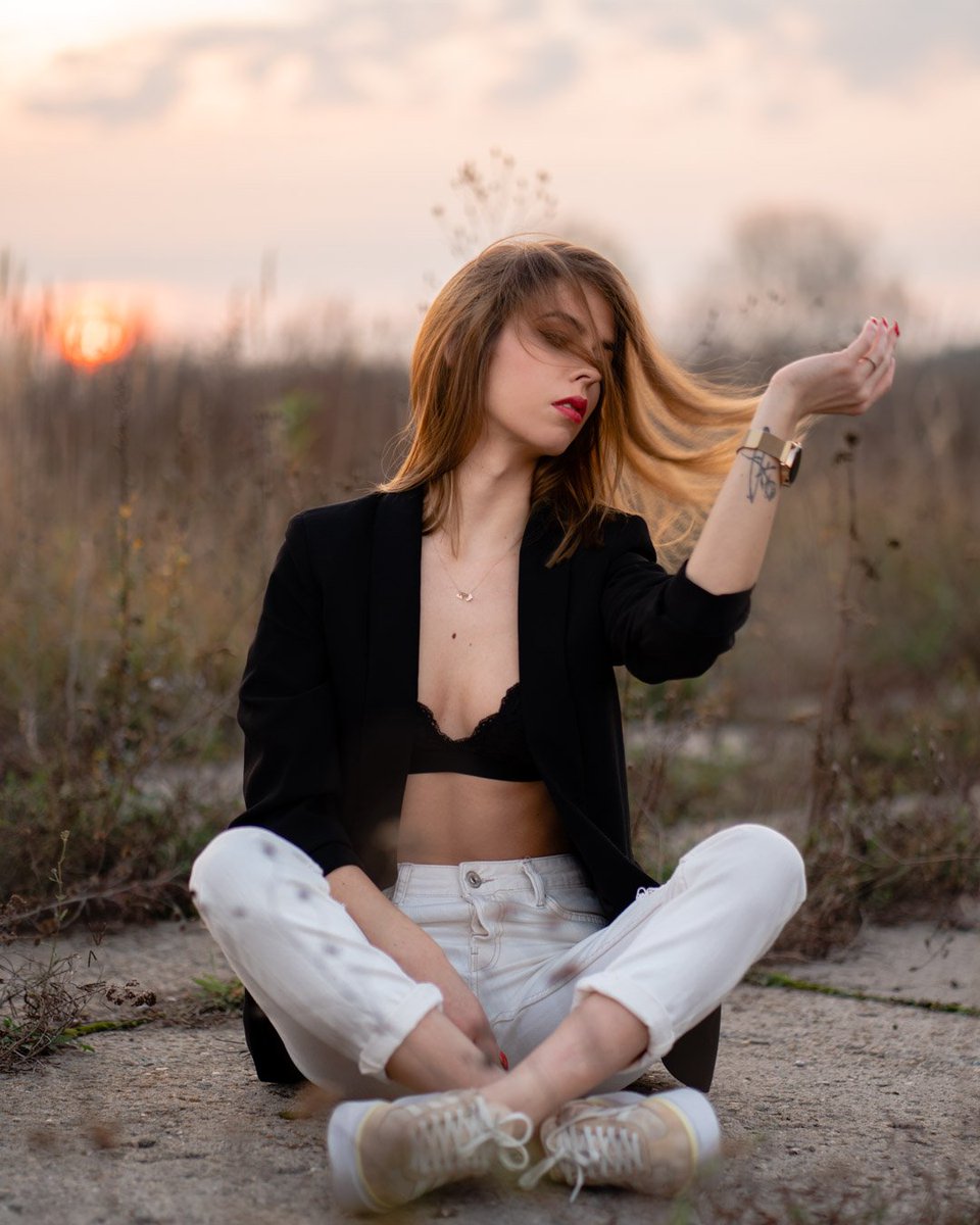 ms_portraits's tweet photo. Just sittin'

#portraitshoots #portraitphotoawards #sesjakobieca #fotografiaportretowa #brunettegirl 
#headshotphotography #portraitamazing #polskafotografia #kobiecasesja 
#amazingphoto #portrait #polandgirl #sesjazdjeciowa #sesjaplenerowa #sesjastudyjna #modelka https://t.co/tZTNrhethj