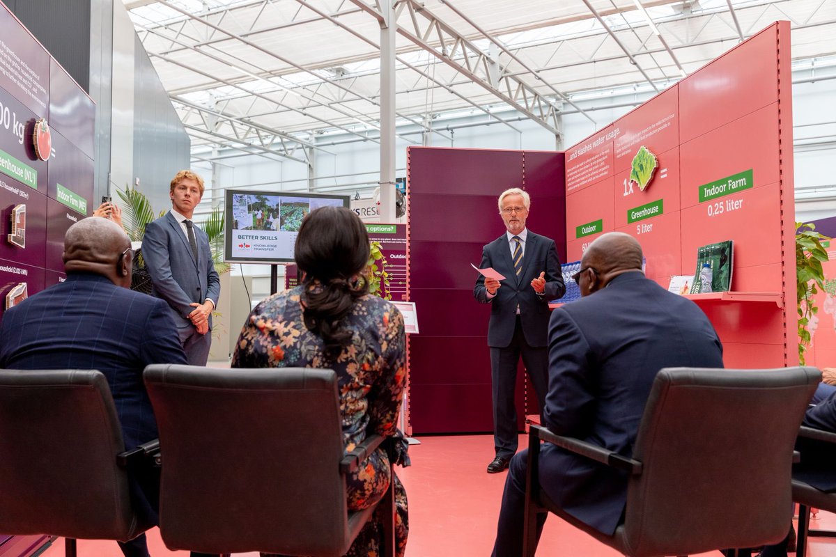 rutgergroot's tweet photo. Great to demonstrate @eastwestseed ‘s commitment to supporting #Ghana ‘s #smallholderfarmers today to HE @NAkufoAddo , the President of Ghana. @bramwits @Verheul_Jeroen @WorldHortiCentr @vincentdebom @e_opijnen @JaapBond https://t.co/bnMawyIttN