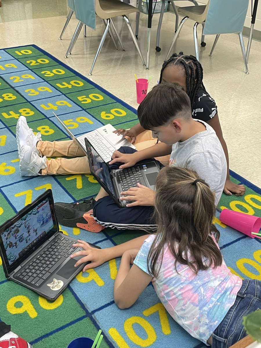MissScoras_LP's tweet photo. Room 11 is off to a great start this year! Both classes spent the day getting to know one another and shared lots of laughs and summer stories 📚✏️#whylp #truenorthbrunswick #resourceroomrocks https://t.co/QNI4Guk1ht