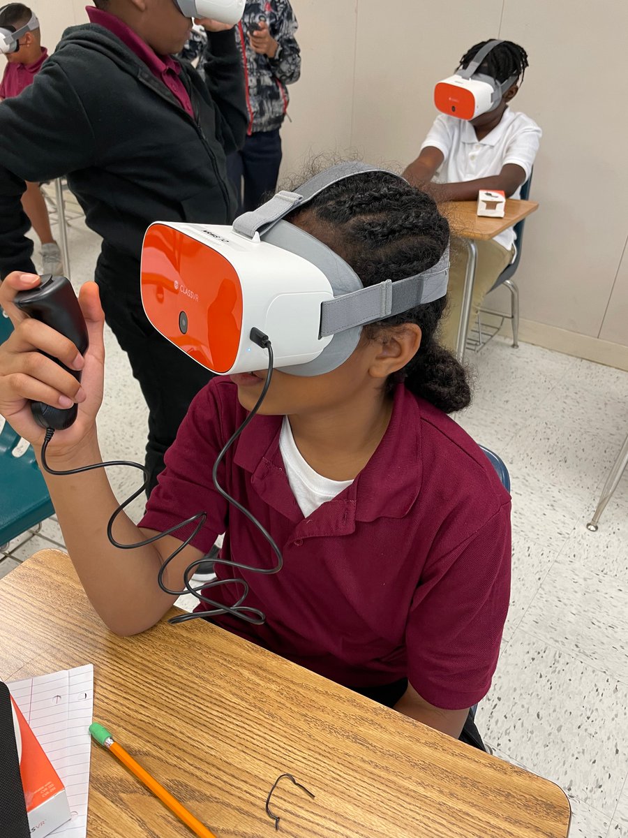 BrandeeNHarris's tweet photo. In the midst of creating their own planets, our 6th grade Immersive Media students took time out today to virtually explore the Galaxy! @BrowardSTEM @NewRenCavaliers   @HeartofAmericaF @BCPSInnovates https://t.co/x9yxtxhd0x